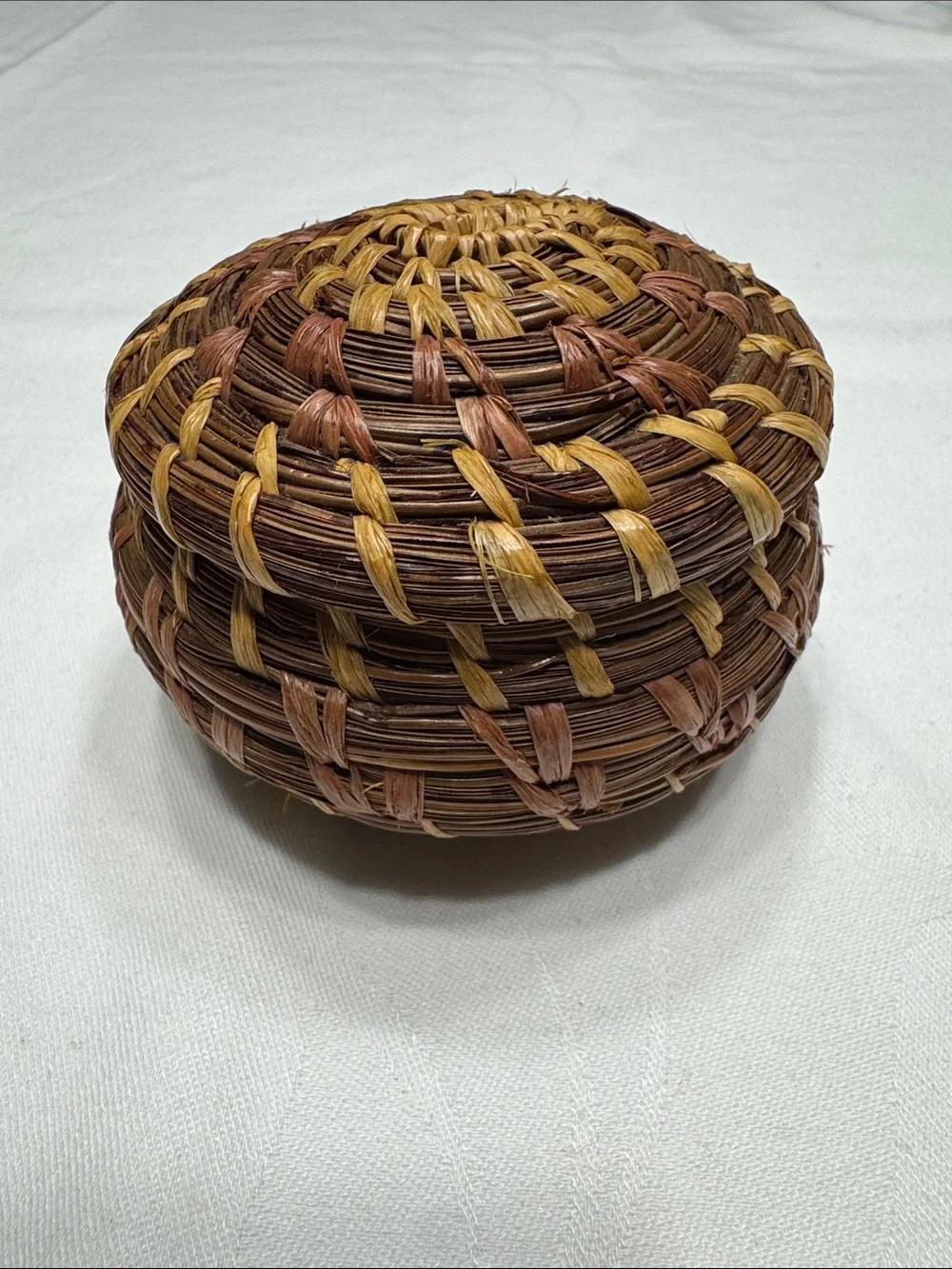 Vtg. Handmade Coushatta Indian basket. Handcrafted by sussie Stuteville.